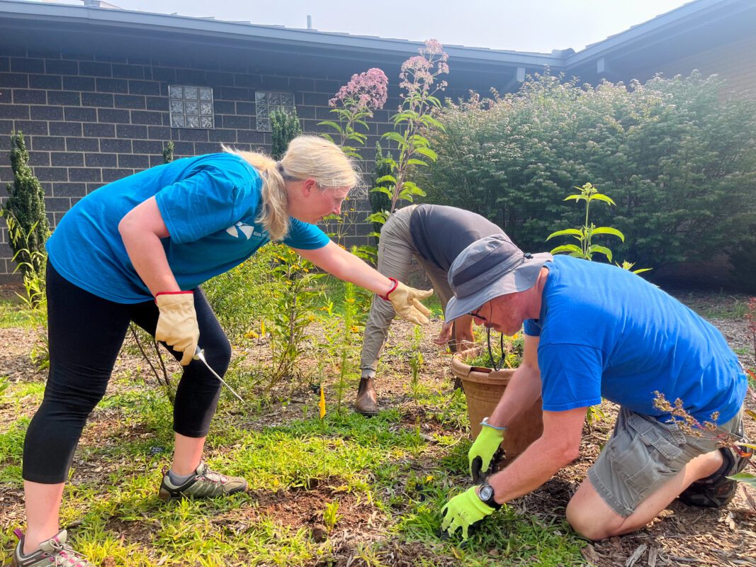 Kenan Fellow Rachel Pedler works on a conservation education project at a Polk County sch