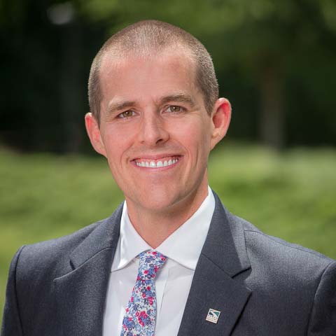 Outdoor headshot of Vance Kite